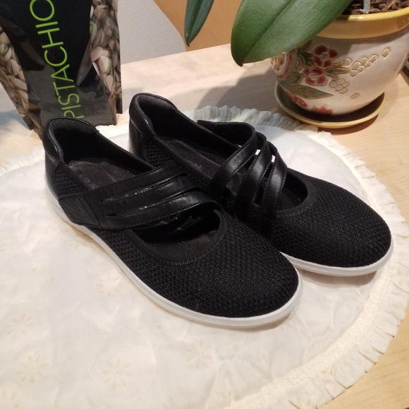 Black 'Chill' Loafers - Picture 5 of 5